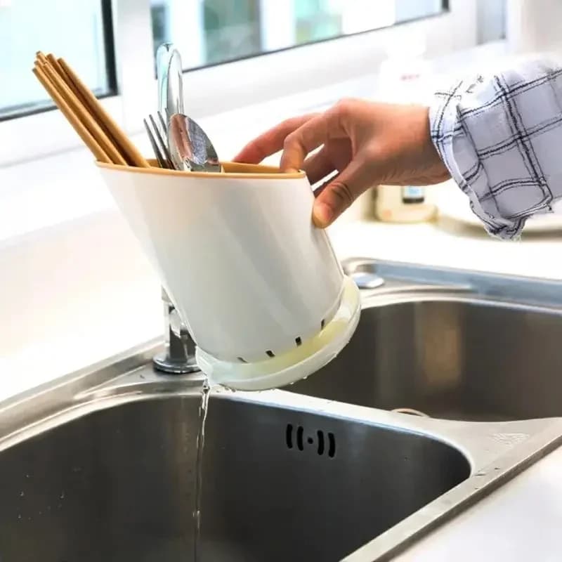 Plastový odkvapkávač a organizér na príbory s táckou